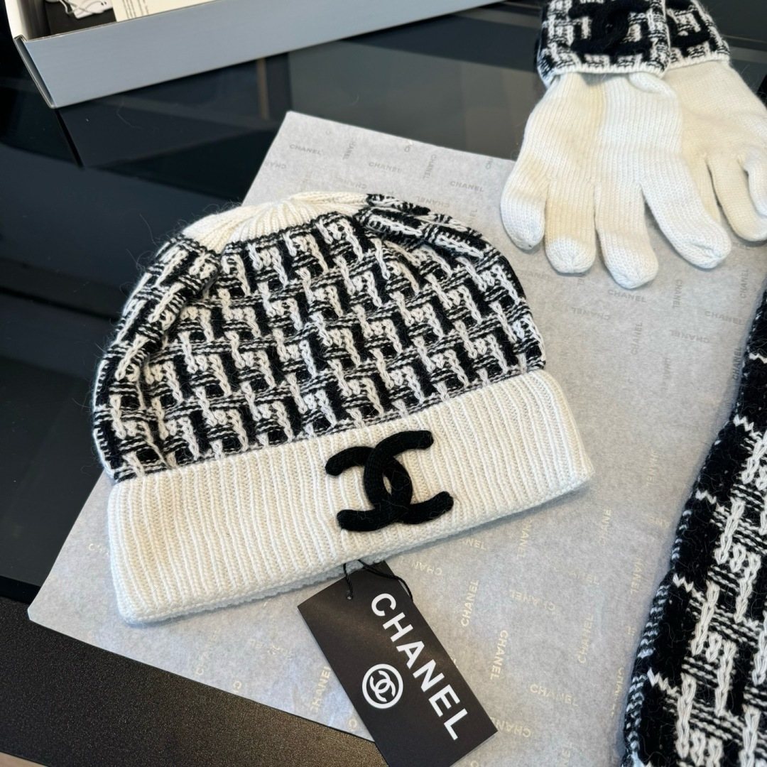 Chanel Black and Ivory Knit Accessory Set
